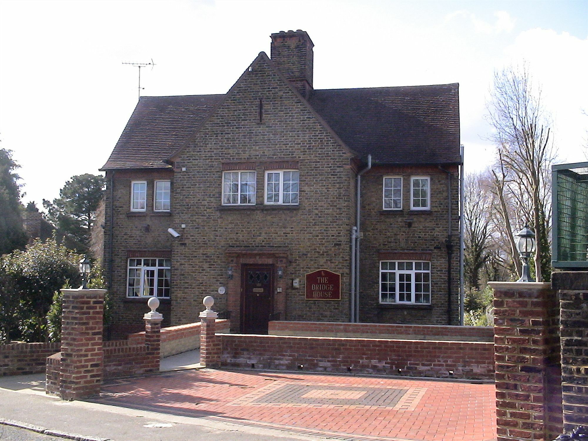 The Bridge House Guest house 2*