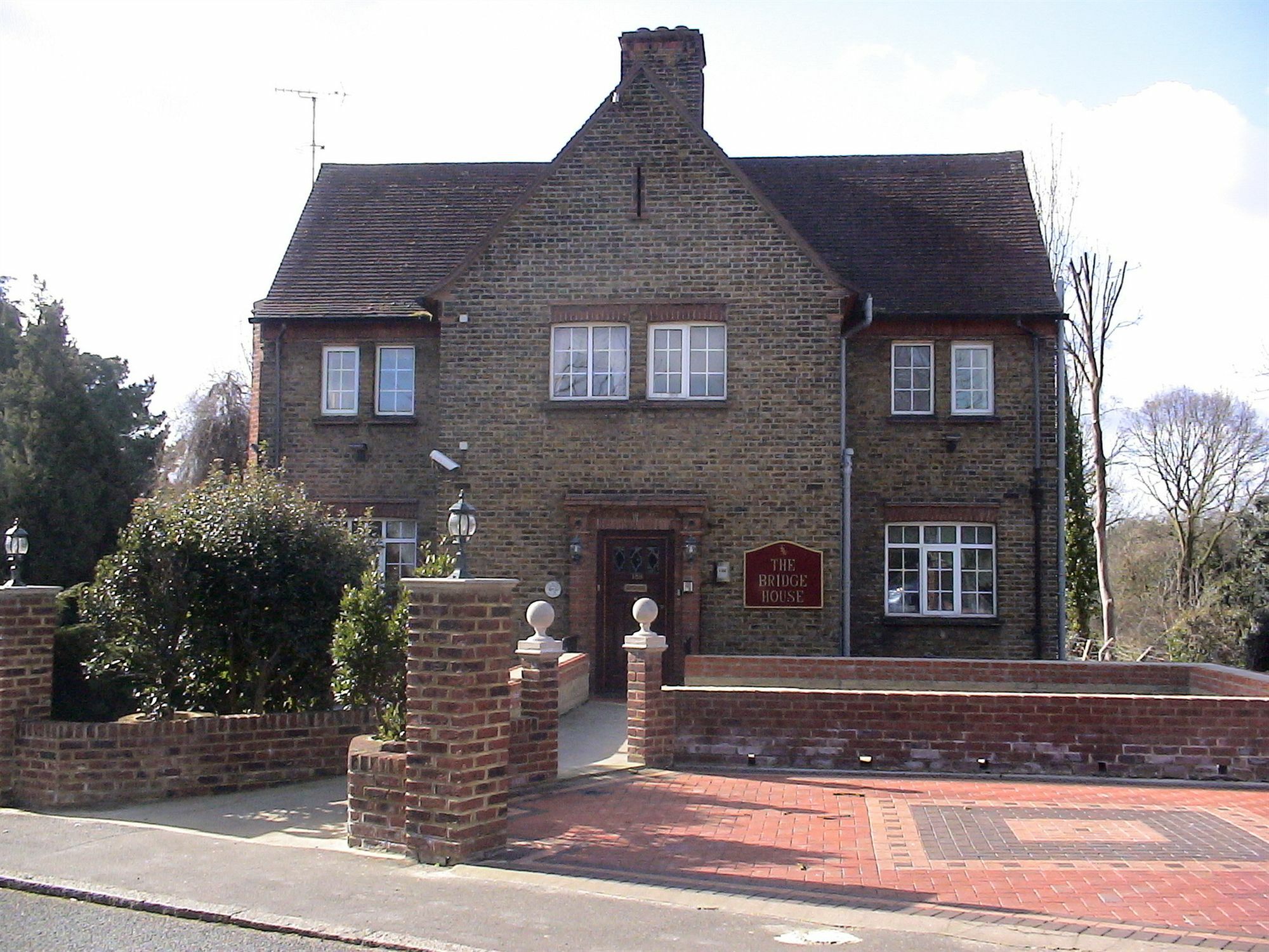 Guest house The Bridge House Brentford